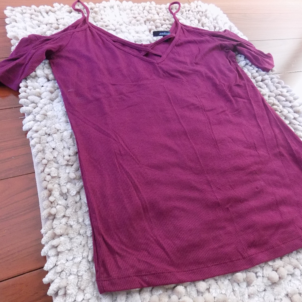 Cold Shoulder Top - Picture 2 of 3